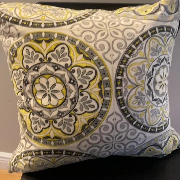 Beautiful Accent Pillow in EUC π Pretty Colors of Yellow, Gray, Black & β¦ - Picture 6 of 11